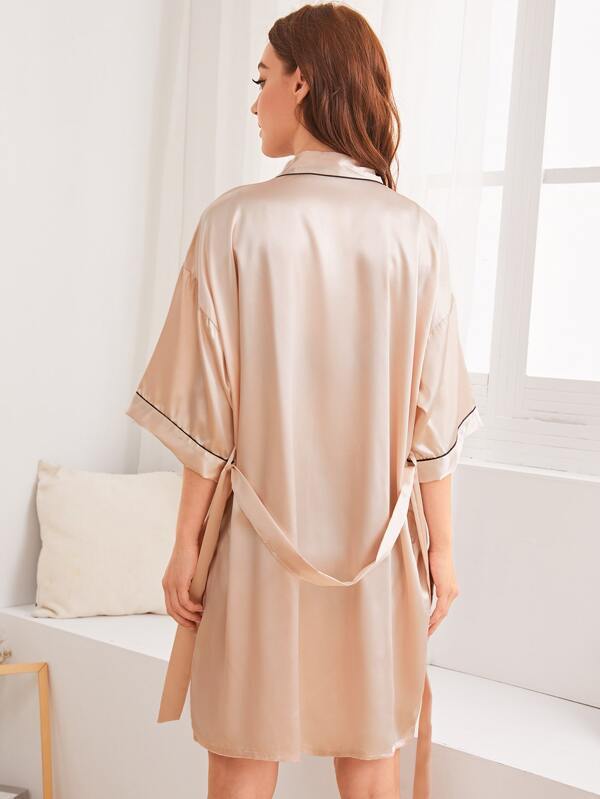 Robe en soie simulée