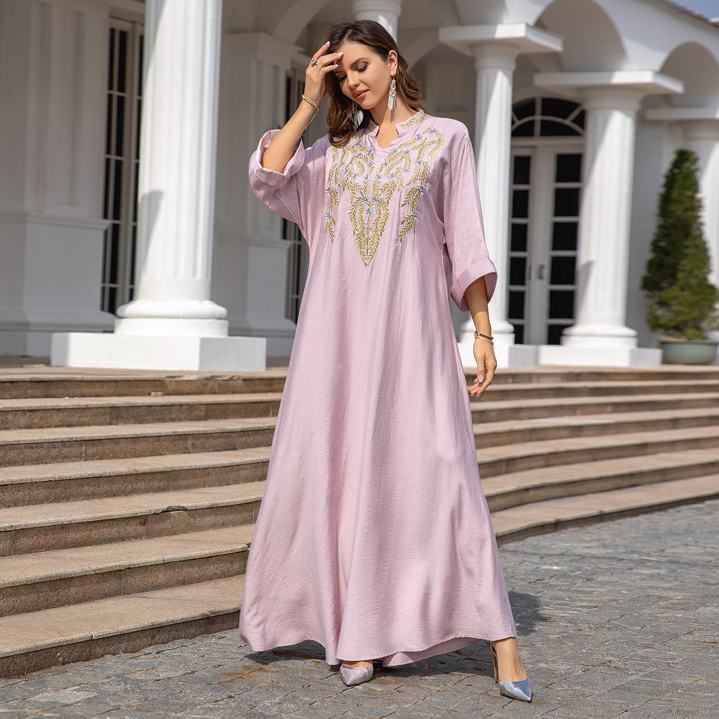 Robe brodée pour femmes