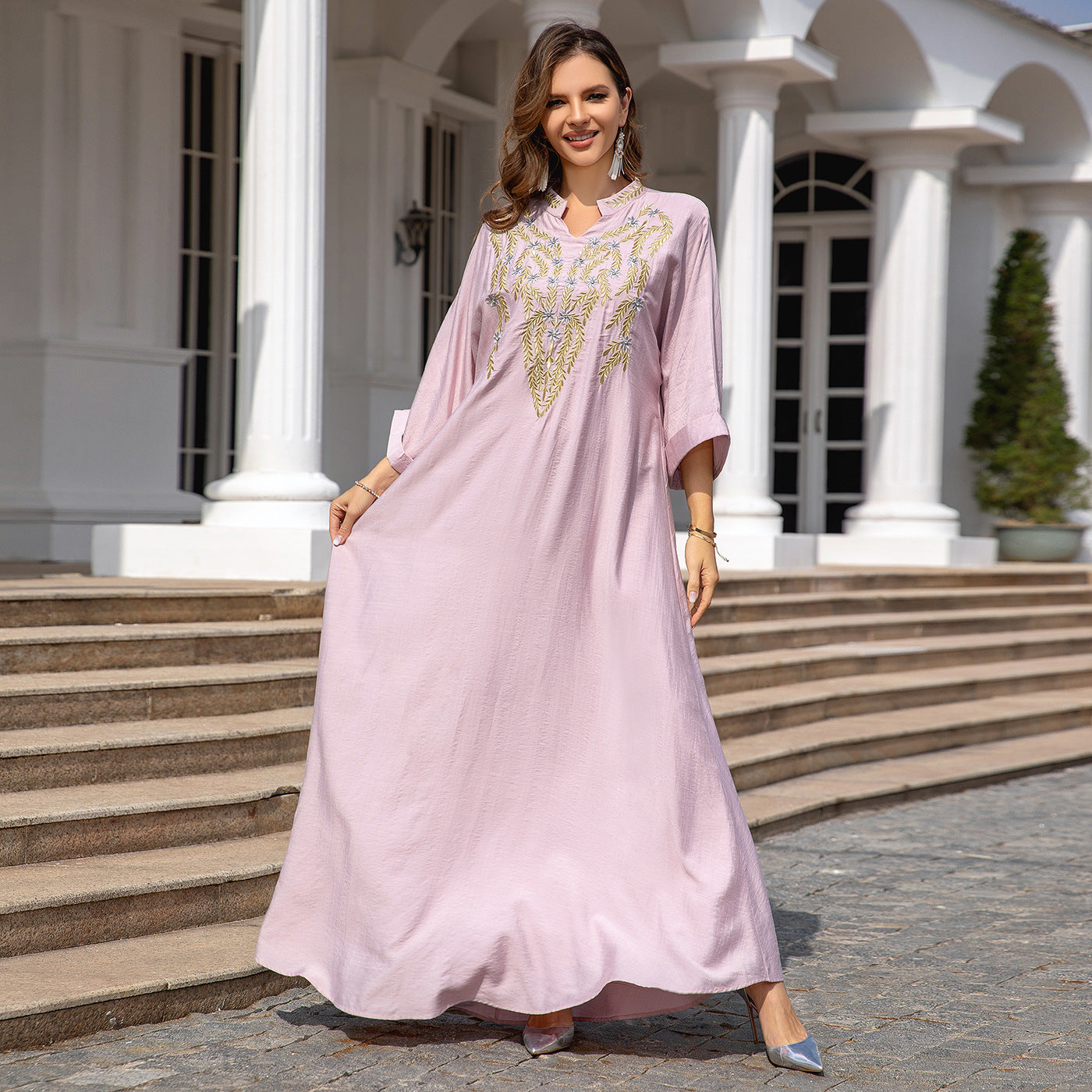 Robe brodée pour femmes