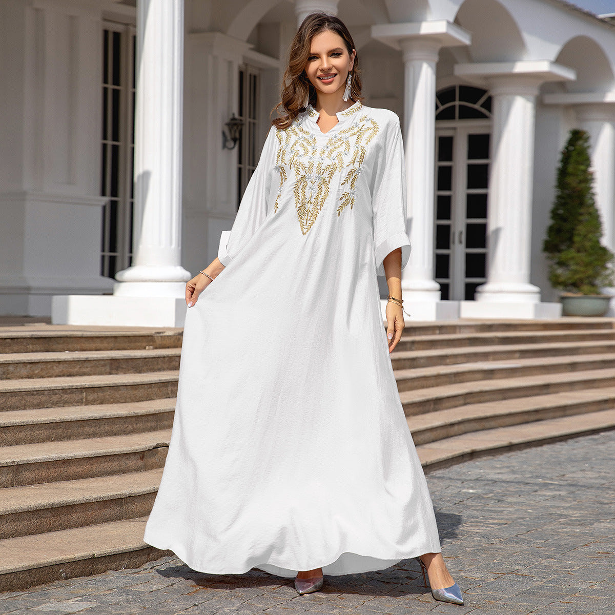 Robe brodée pour femmes